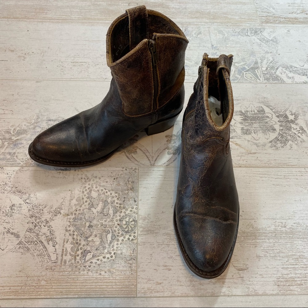 Frye Billy Distressed Crackle Leather Western Boot - Picture 14 of 16